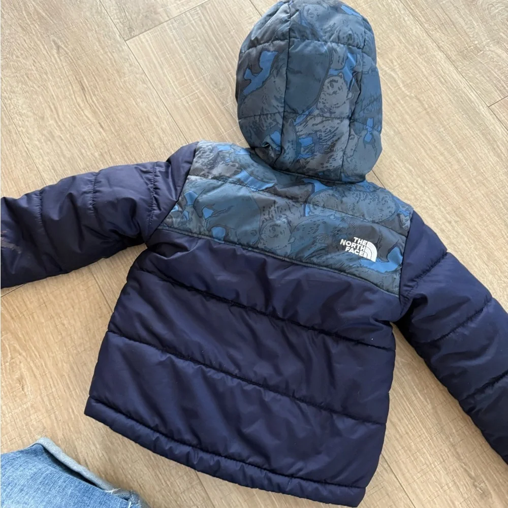 The North Face Reversible Blue & Camo Mount Chimbo Jacket size 2T - Picture 6 of 6